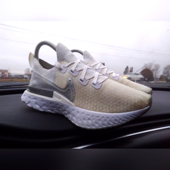 Nike react infinity run flyknit Women's Size 7 - Picture 2 of 6